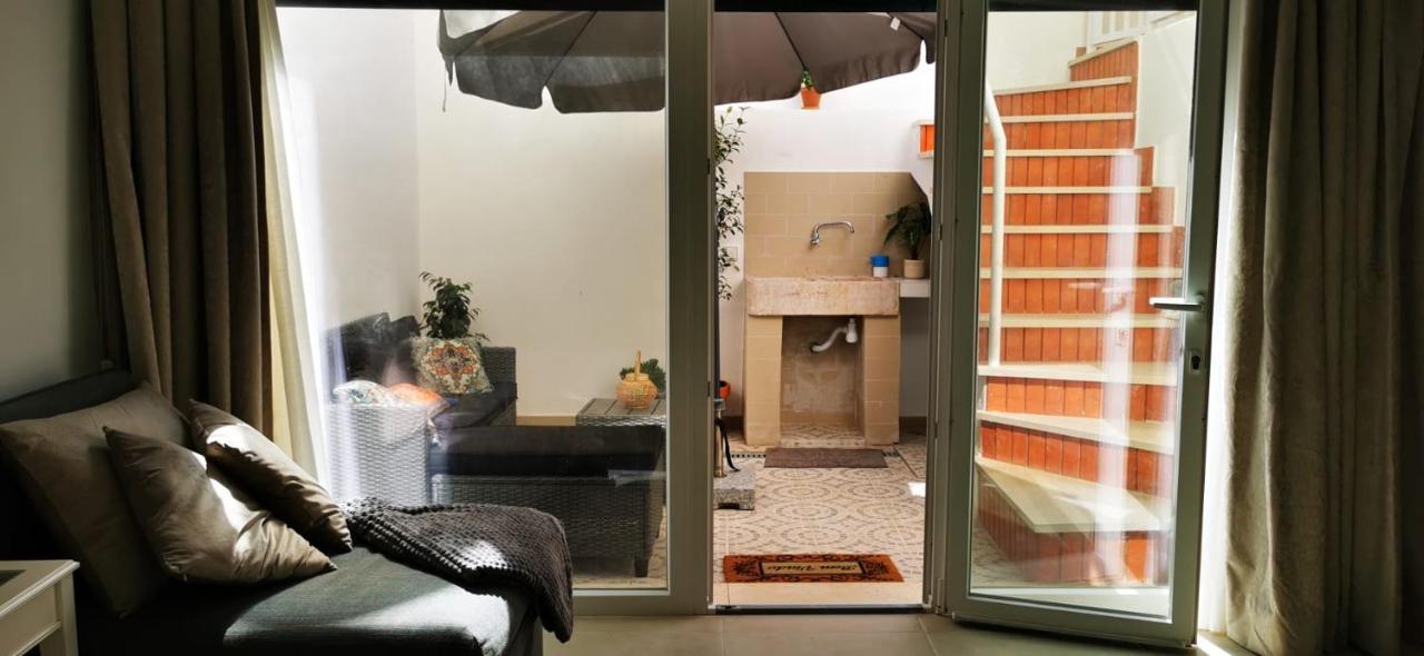 Quarto Duplo Com Kitchenette, Wc E Patio Privativo Apartment Corroios Ngoại thất bức ảnh
